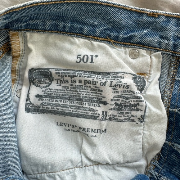 Levi’s 501 Cropped Jeans Women’s - Picture 6 of 7
